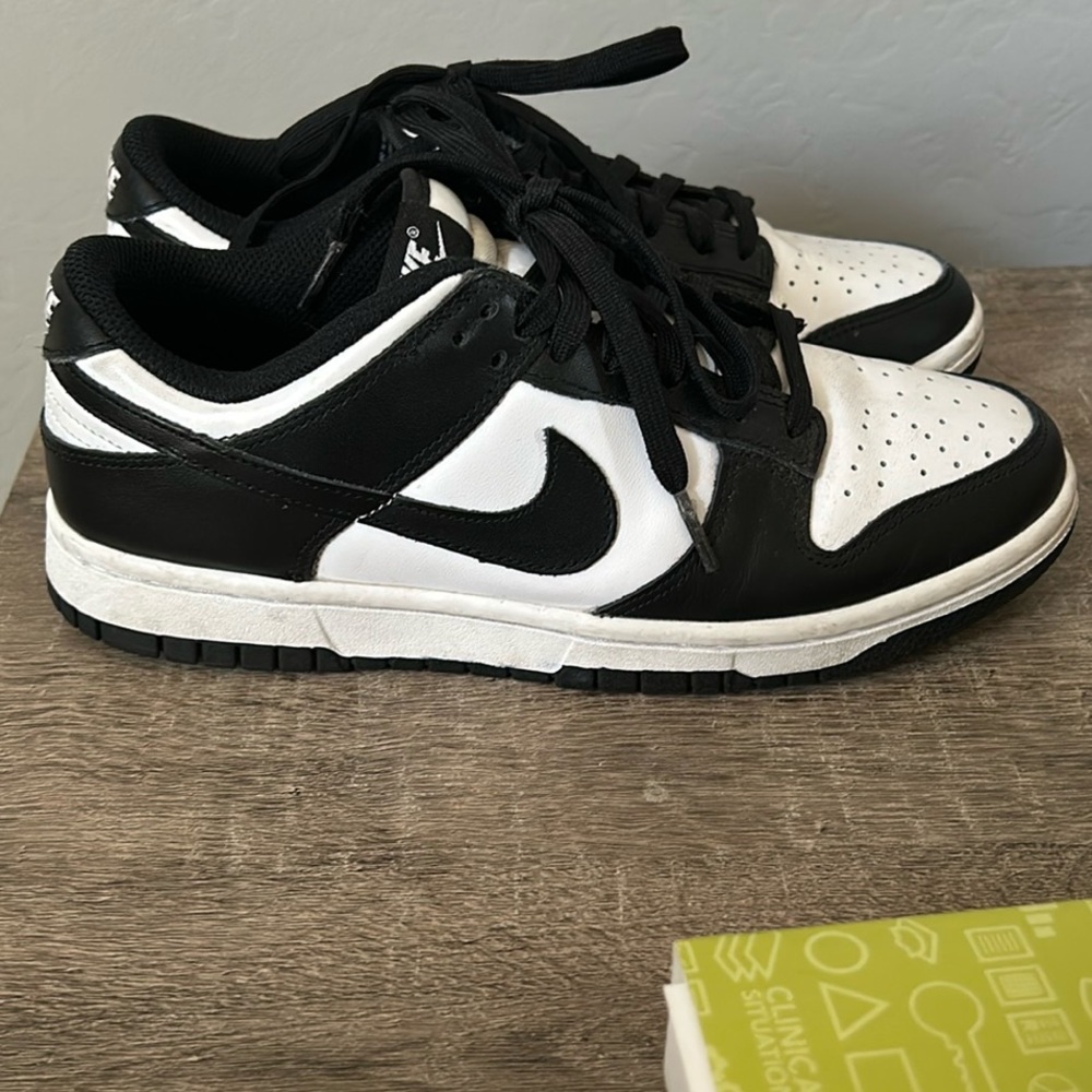 Nike Woman’s panda dunks